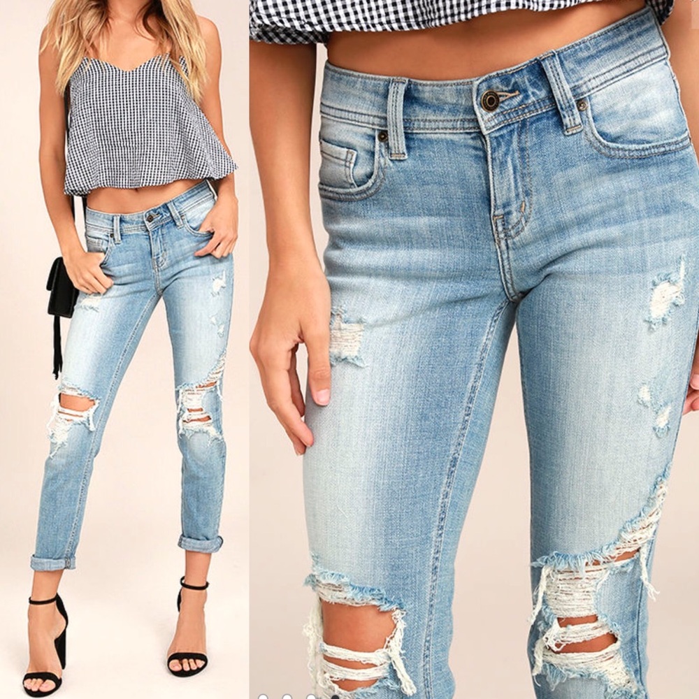 🆕 Light Wash Distressed Skinny Jeans
